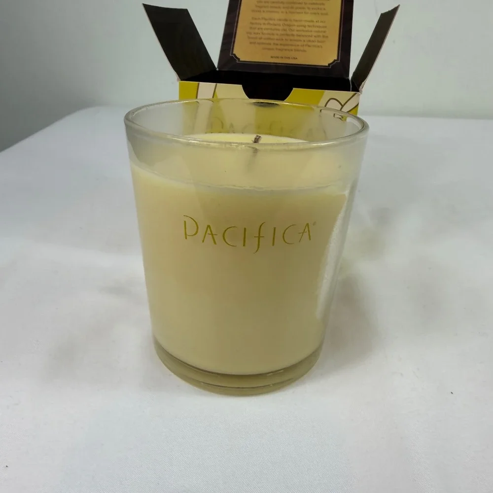 Pacifica Vanilla Orchid Scented Candle 10.5‎ oz Natural Soy Wax Hand Poured USA